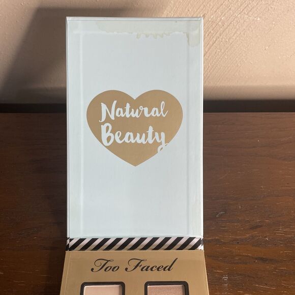 Too Faced Natural Beauty Bronzer and Eyeshadow Palette. 6 Eyeshadow, 1 Bronzer. - Picture 3 of 4